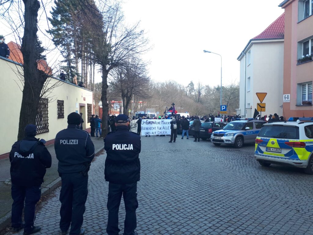 Protest w Krośnie Odrzańskim. Ranni policjanci i 11 osób zatrzymanych Radio Zachód - Lubuskie