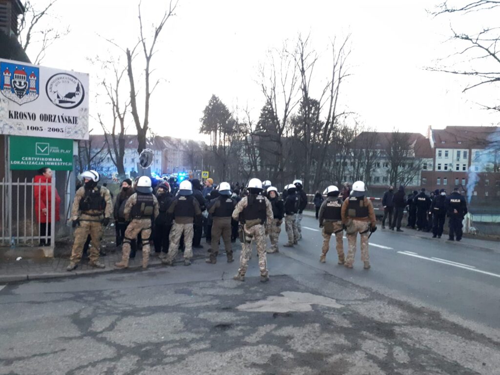 Protest w Krośnie Odrzańskim. Ranni policjanci i 11 osób zatrzymanych Radio Zachód - Lubuskie