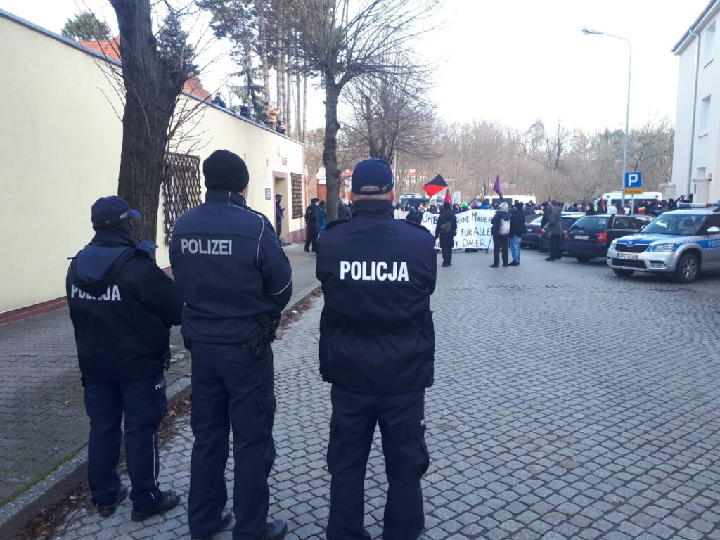 Protest w Krośnie Odrzańskim. Ranni policjanci i 11 osób zatrzymanych Radio Zachód - Lubuskie