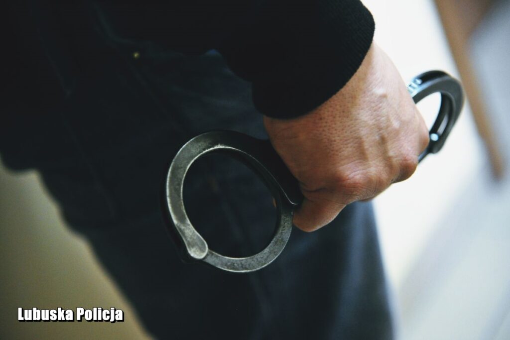 Policjant zatrzymał po służbie poszukiwanego do odbycia kary więzienia Radio Zachód - Lubuskie