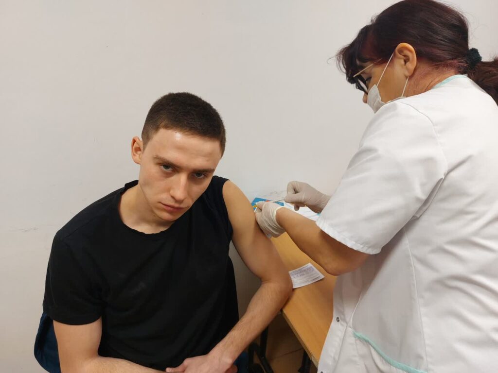 Pierwsza akcja szczepień Ukraińców na terenie WOSiR w Drzonkowie Radio Zachód - Lubuskie