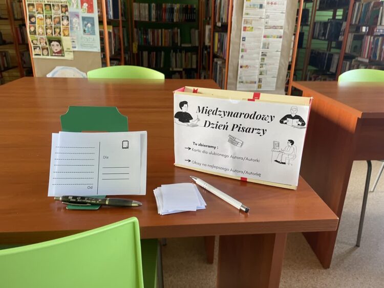 Międzynarodowy Dzień Pisarzy w bibliotece przy ul. Ptasiej Radio Zachód - Lubuskie