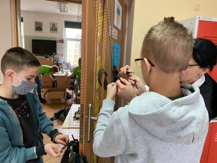 Zielonogórscy uczniowie pomagają ukraińskim żołnierzom Radio Zachód - Lubuskie