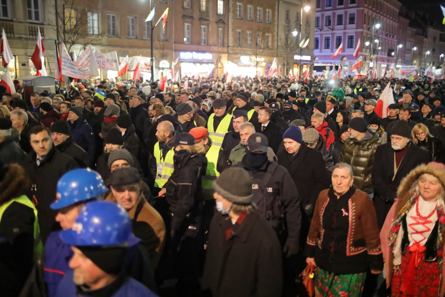 Zamach był przyczyną katastrofy smoleńskiej? Jarosław Kaczyński: "Dzisiaj już to wiemy" 10 mid-22410647.jpg