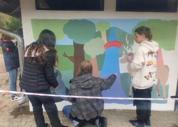 Leśny mural w Bogdańcu Radio Zachód - Lubuskie