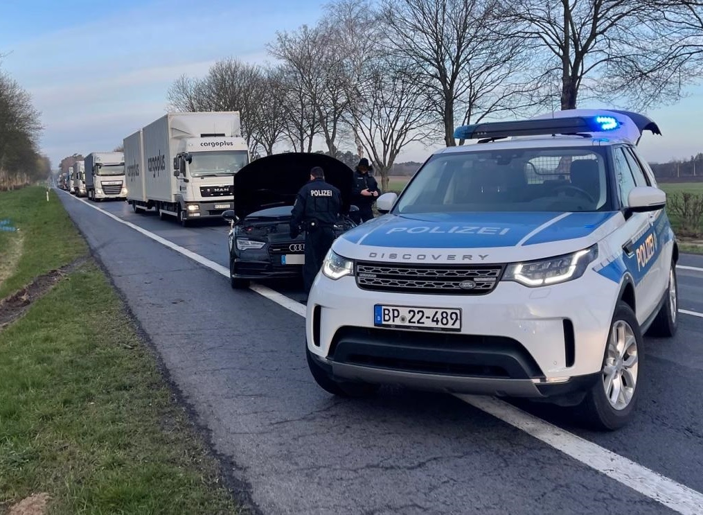 Funkcjonariusze SG odzyskali kradzione auto warte 180 tys. zł Radio Zachód - Lubuskie