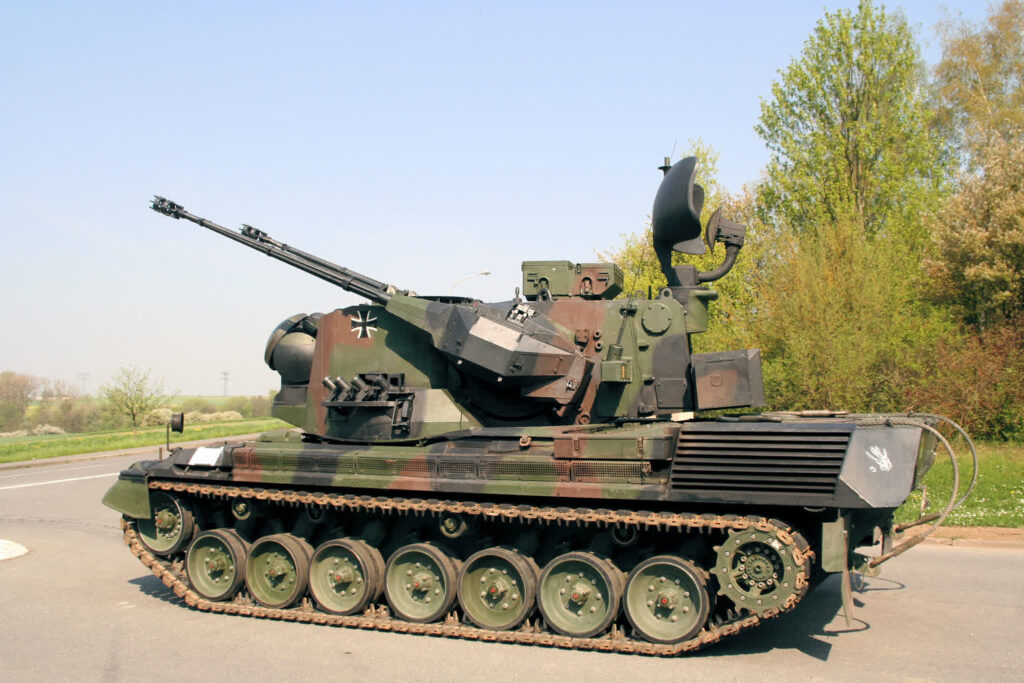 Gepard 1A2 w barwach armii niemieckiej. Fot. Hans-Hermann Bühling, CC BY-SA 2.0 de, https://commons.wikimedia.org/w/index.php?curid=3510259