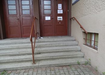 bariera architektoniczna