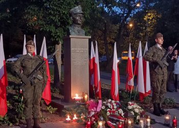 Poszedł do Auschwitz na ochotnika. O 21.30 gorzowianie odali hołd bohaterowi Radio Zachód - Lubuskie