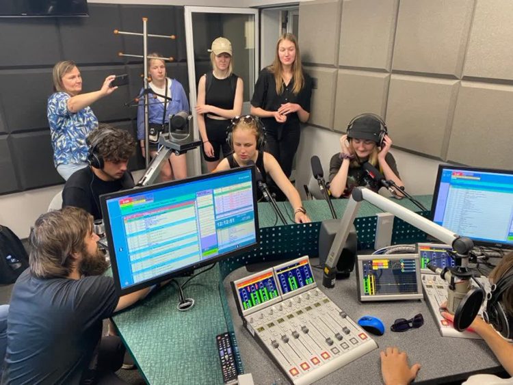 Jak wygląda praca w radiu? Sprawdzali to uczniowie z Aten, Barlinka i Rygi! Radio Zachód - Lubuskie