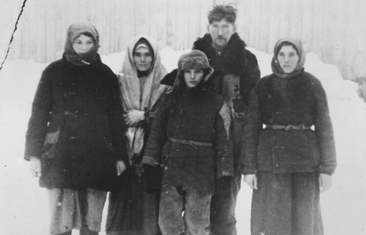 Polacy deportowani przez władze sowieckie po dotarciu do jednostek Armii Polskiej w ZSRS, 1941/1942 (IPN)