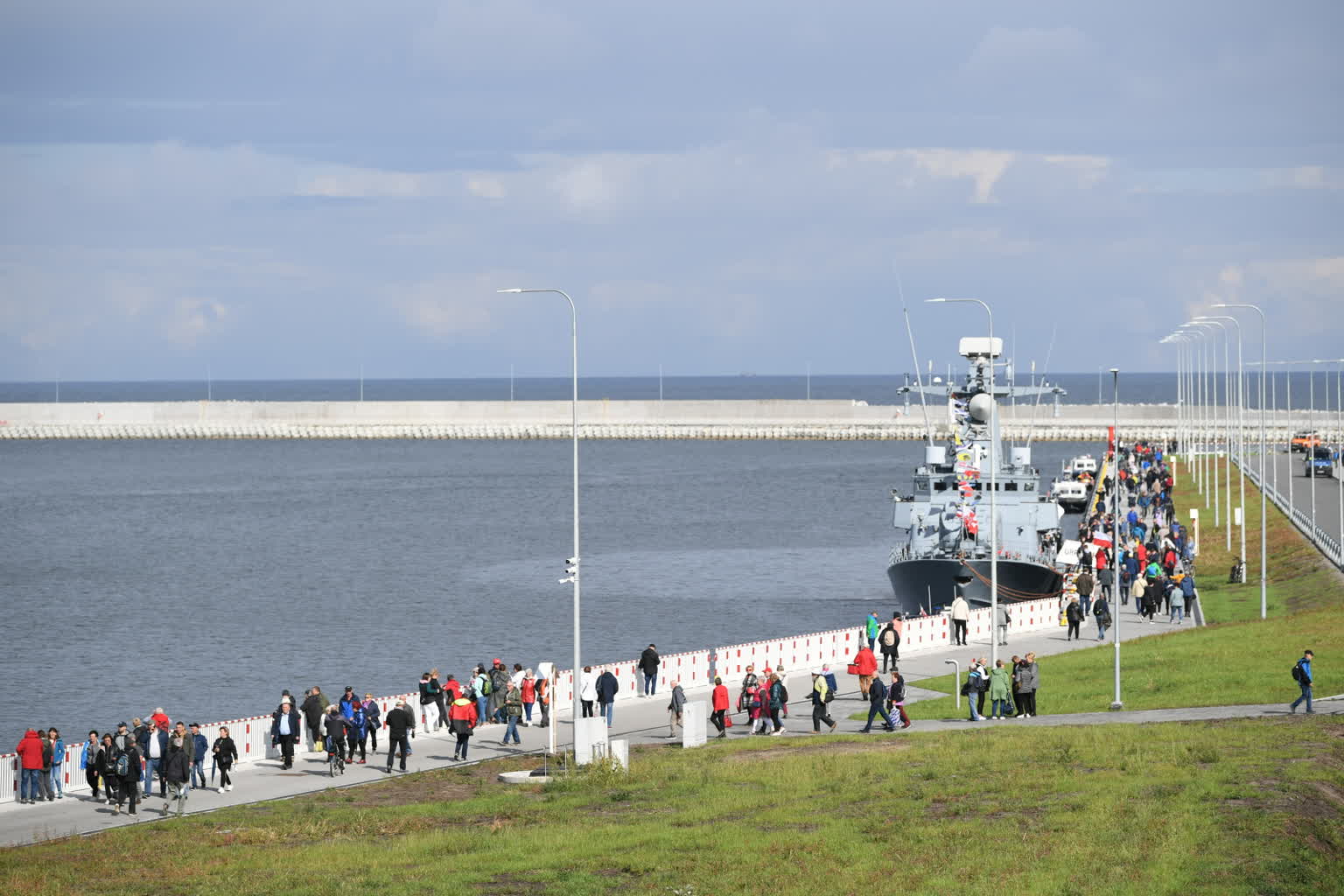 Kanał żeglugowy przez Mierzeję Wiślaną uroczyście otwarty 12 mid-22917124.jpg