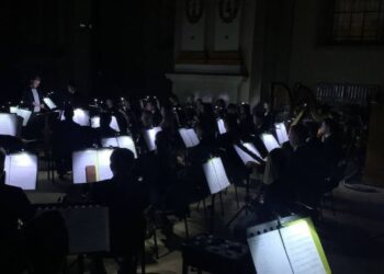 Mimo braku prądu we Lwowie kontynuowano koncert przy latarkach Radio Zachód - Lubuskie
