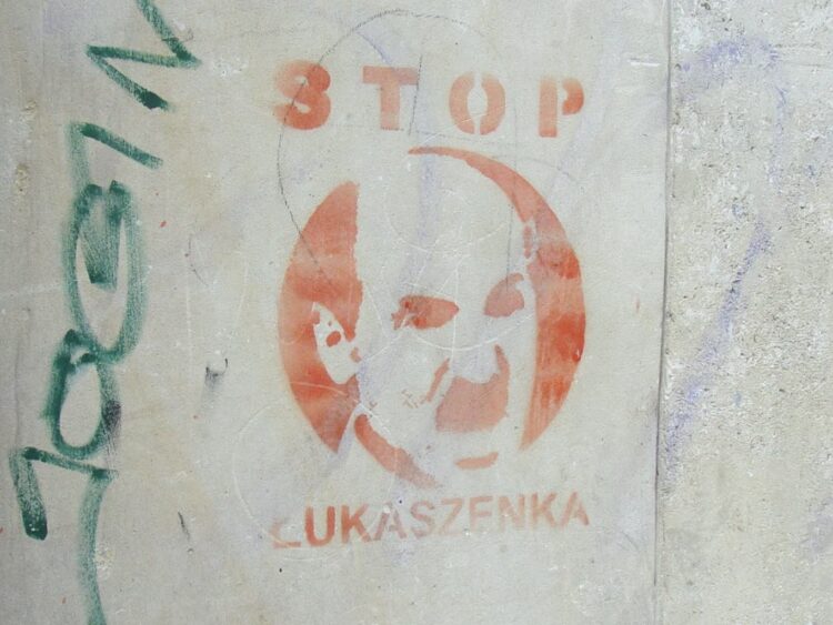 Graffiti w Warszawie, 2012r. Fot. Bladyniec - Praca własna, CC BY-SA 4.0, https://commons.wikimedia.org/w/index.php?curid=37844078