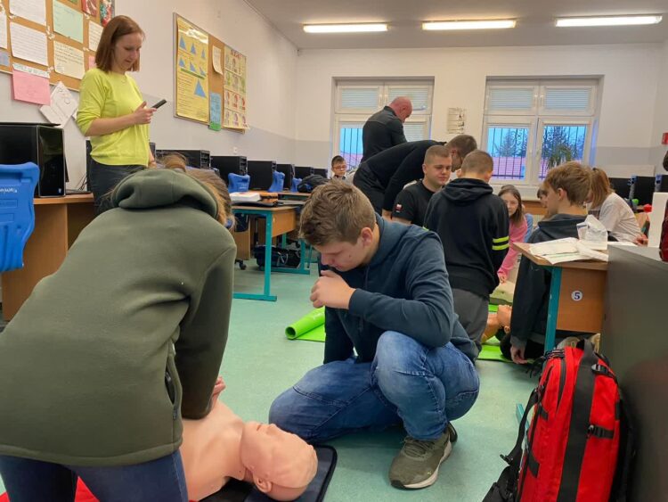 Uczniowie ze Świdnicy uczyli się pierwszej pomocy Radio Zachód - Lubuskie