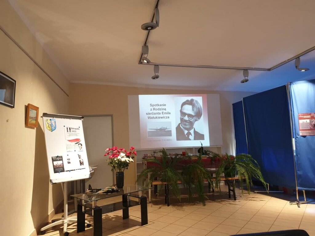 Promocja filmu i spotkanie z Rodziną sierż. Emila Wałukiewicza fot. Adrian Hołobowicz