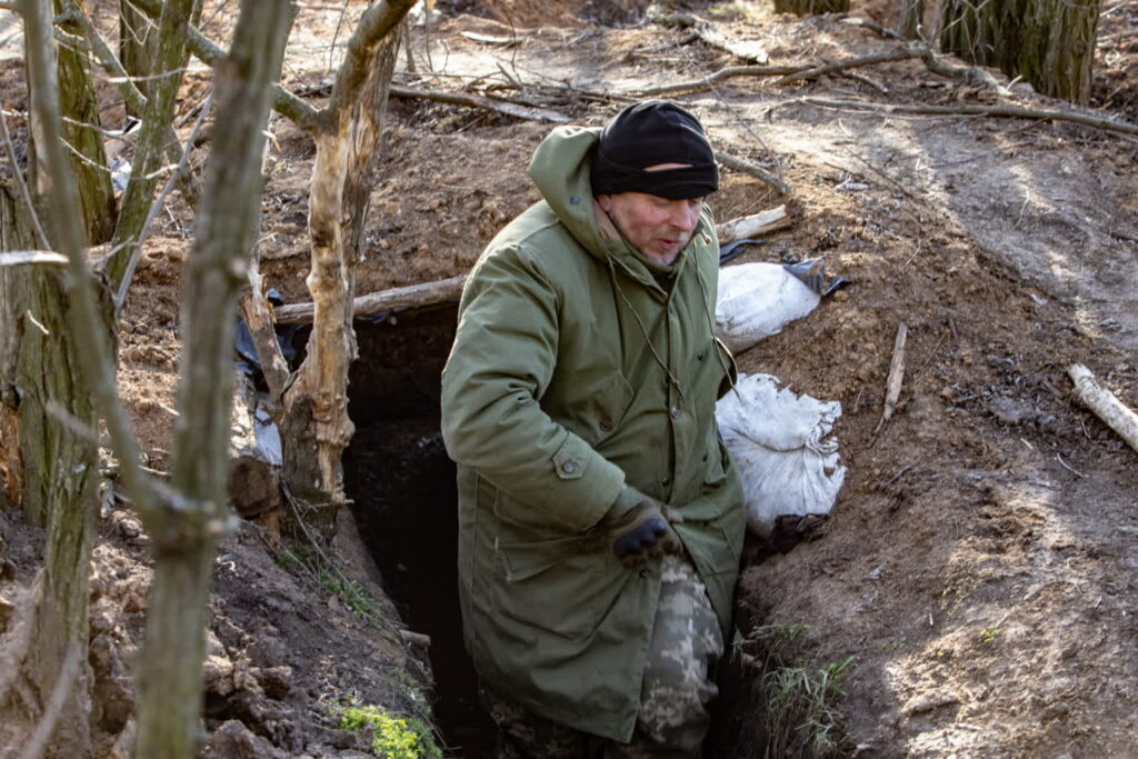 Ukraina, 04.12.2022. Na zdjęciach z 3 bm. żołnierze Sił Zbrojnych Ukrainy w pobliżu linii frontu na wschodzie kraju. Trwa inwazja Rosji na Ukrainę. Fot. PAP/Eugene Titov