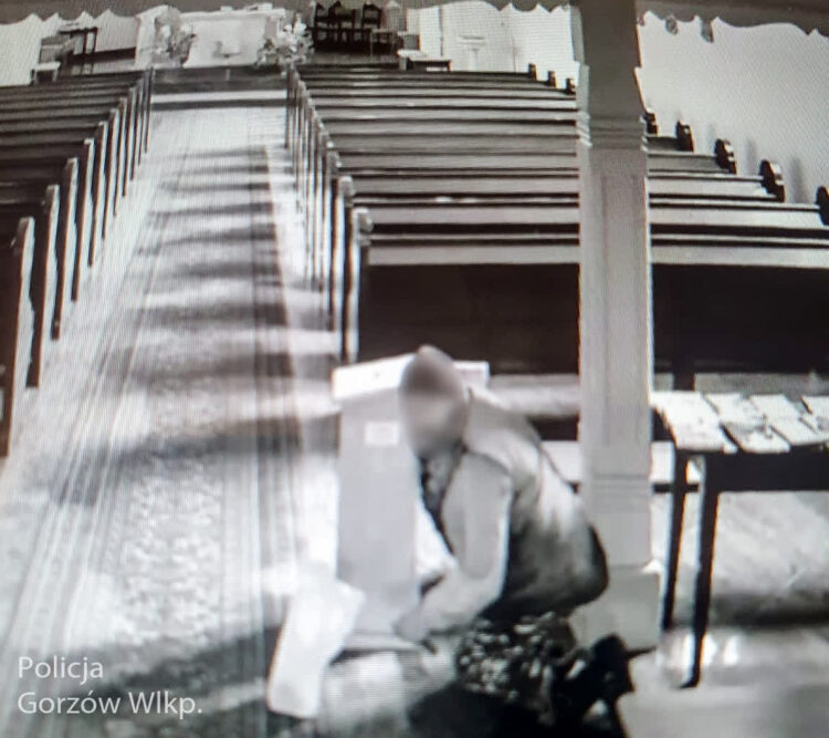 Gorzowscy policjanci zatrzymali mężczyznę, który włamał się do skarbonki z pieniędzmi w kościele