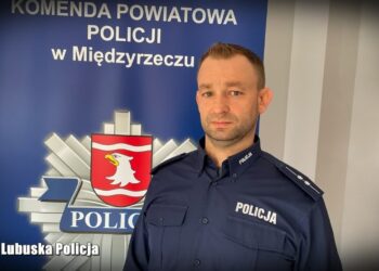 Fot. lubuska.policja.gov.pl. Międzyrzecki technik kryminalistyki aspirant Robert Chmielewski, będąc w czasie wolnym od służby, zatrzymał pijanego kierowcę