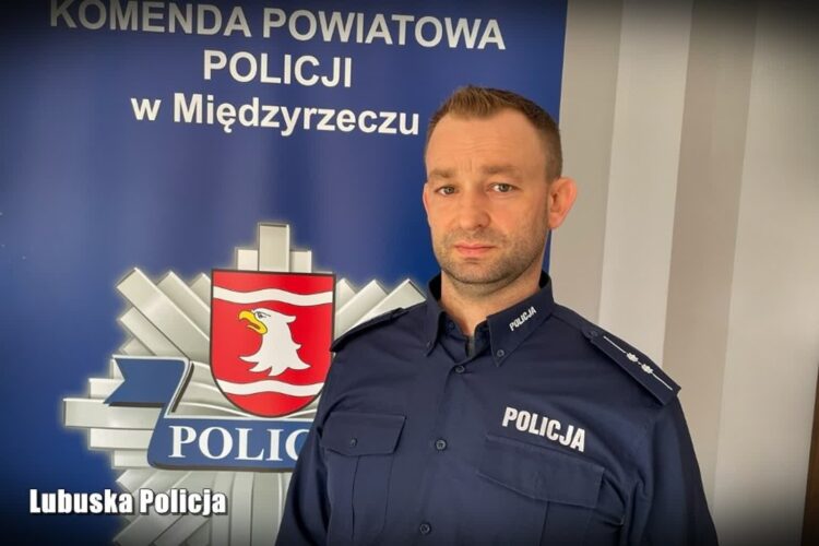 Fot. lubuska.policja.gov.pl. Międzyrzecki technik kryminalistyki aspirant Robert Chmielewski, będąc w czasie wolnym od służby, zatrzymał pijanego kierowcę