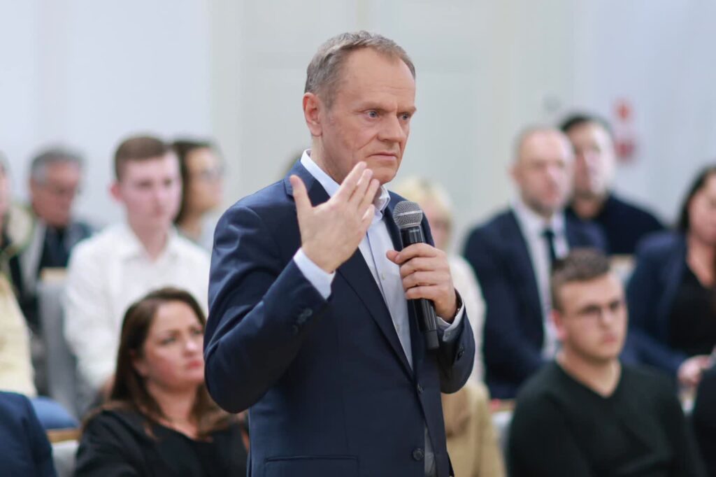 Tusk podwyższał wiek emerytalny, a sam pobiera "wcześniejszą" emeryturę Fot. facebook.com/donaldtusk