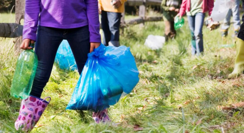 Uczestnicy spływu posprzątają brzegi Obry Uczestnicy spływu posprzątają brzegi Obry Radio Zachód - Lubuskie