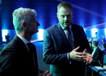 Prezes Microsoft na Europę, Bliski Wschód i Afrykę Ralph Haupter (po lewej) oraz minister cyfryzacji Janusz Cieszyński (po prawej) w trakcie Europejskiego Kongresu Gospodarczego. Fot. PAP/Zbigniew Meissner