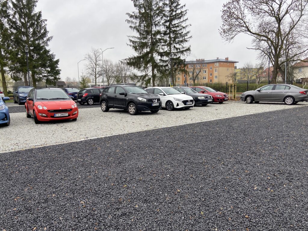 Nowy parking przy Muzeum Ziemi Międzyrzeckiej [ZDJĘCIA] Radio Zachód - Lubuskie
