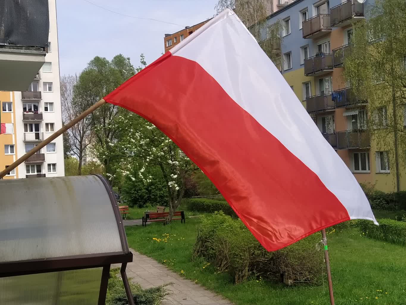 Czy Dzień Flagi Rzeczypospolitej Polski jest potrzebny? [SONDA] Radio Zachód - Lubuskie