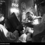 Metropolita krakowski ks. arcybiskup Karol Wojtyła podczas celebracji Mszy Św., 1966r./szukajwarchiwach.gov.pl