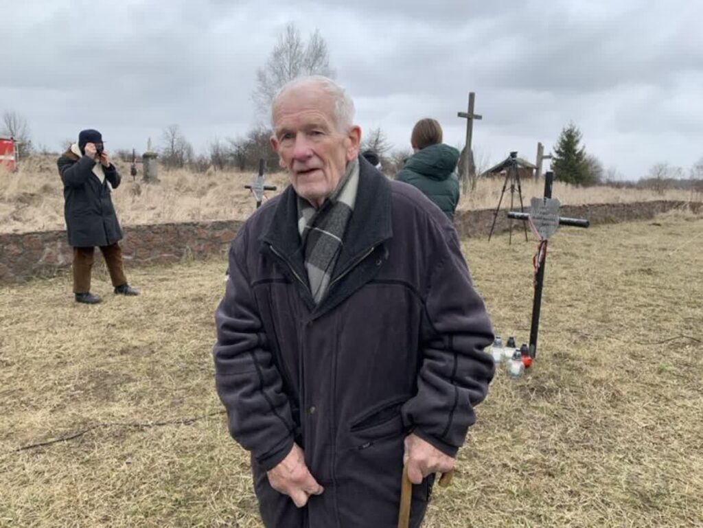 Franciszek Bąkowski w czasie wizyty w Hucie Pieniackiej 23.02.2020 / fot: Kamil Hypki