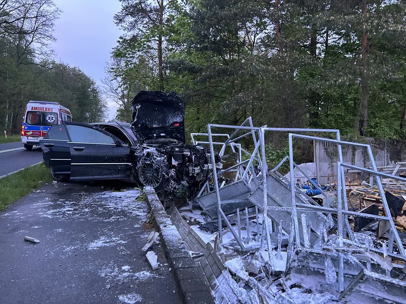 Groźny wypadek w Płotach. Było o włos od tragedii. Kierowca słono zapłaci za brawurę! Radio Zachód - Lubuskie