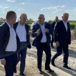 Uciążliwy dojazd do wielkiej fabryki mebli będzie odnowiony. Minister odwiedził teren inwestycji Radio Zachód - Lubuskie