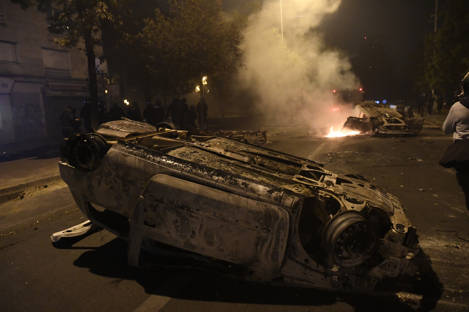 Trzecia noc zamieszek we Francji, Duże zniszczenia w całym kraju Radio Zachód - Lubuskie