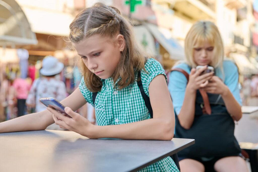 Holandia zakazuje telefonów komórkowych, tabletów i smartwatchy w szkołach od 2024 roku Radio Zachód - Lubuskie