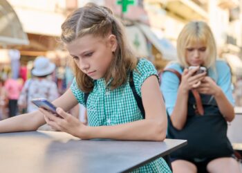 Holandia zakazuje telefonów komórkowych, tabletów i smartwatchy w szkołach od 2024 roku Radio Zachód - Lubuskie