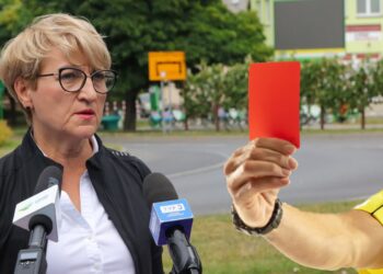 Falstart Elżbiety Polak w informacyjnym sprincie po pożarze w Przylepie okiem wojewody lubuskiego Radio Zachód - Lubuskie