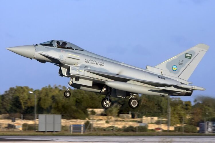 Gordon Zammit - http://www.airliners.net/photo/Saudi-Arabia--/Eurofighter-EF-2000-Typhoon/1775748/L/, GFDL 1.2, https://commons.wikimedia.org/w/index.php?curid=18800837