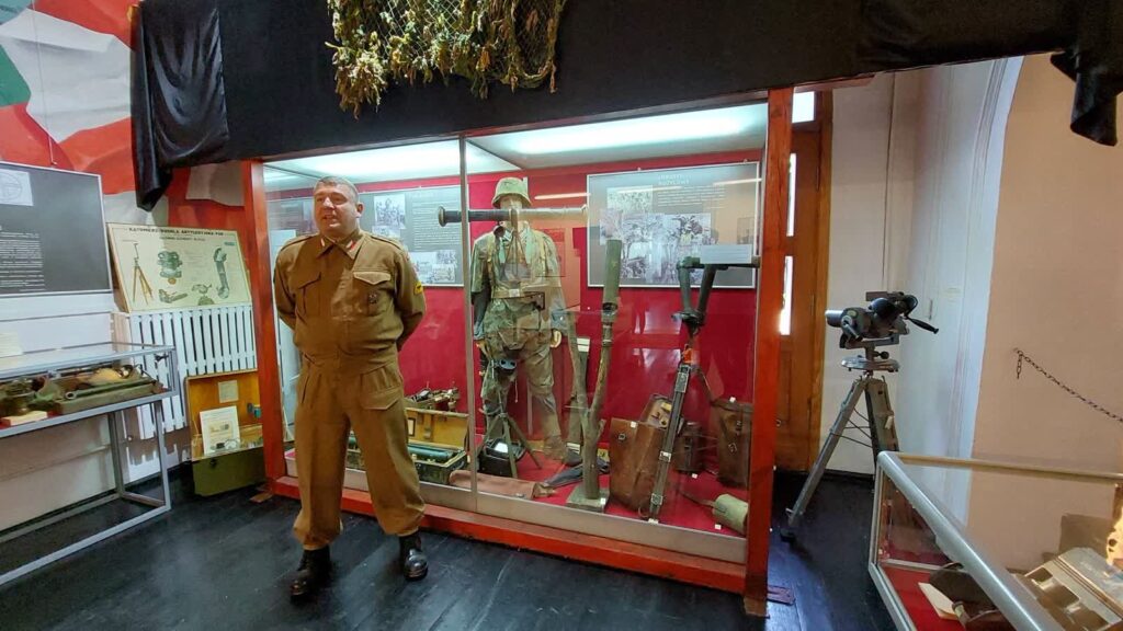 Husaria i rycerstwo na Pikniku Militarnym w Drzonowie. 15 sierpnia odwiedź muzeum wojskowe Radio Zachód - Lubuskie