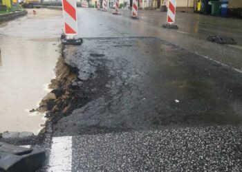 Deszcz uszkodził ulicę w Gorzowie. MZK zmieniło trasy części autobusów Radio Zachód - Lubuskie