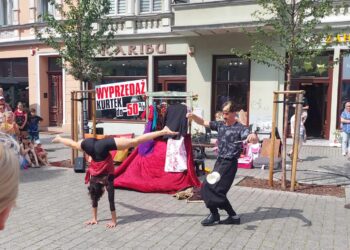 Tańce, śpiewy i pokazy iluzjonistów. Na zielonogórskim deptaku trwa BuskerTour [ZDJĘCIA] Radio Zachód - Lubuskie