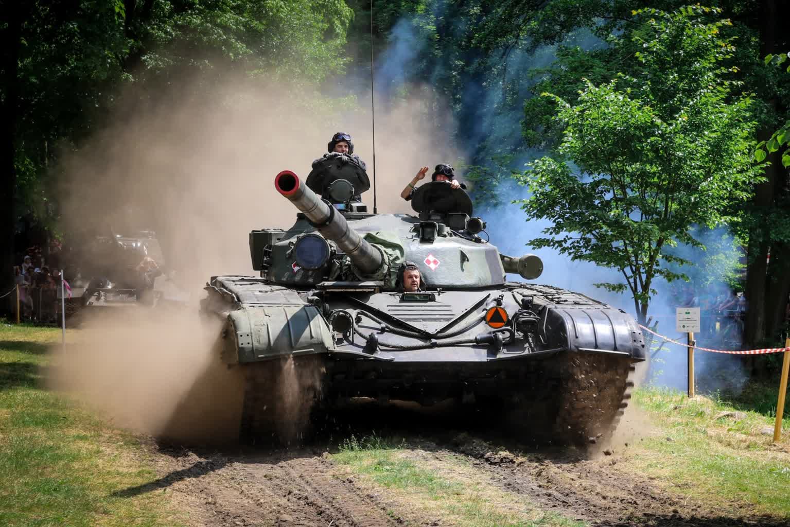 Husaria i rycerstwo na Pikniku Militarnym w Drzonowie. 15 sierpnia odwiedź muzeum wojskowe