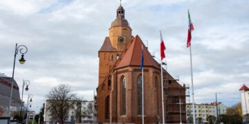 Rozpoczęło się porządkowanie katedralnej wieży Radio Zachód - Lubuskie
