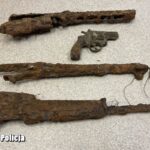 Części karabinów i rewolwer z II wojny światowej zalegały na dnie rzeki Radio Zachód - Lubuskie