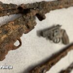 Części karabinów i rewolwer z II wojny światowej zalegały na dnie rzeki Radio Zachód - Lubuskie