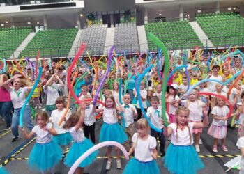 Wspólne śpiewy i tańce na hali CRS z okazji Zielonogórskiego Dnia Przedszkolaka [ZDJĘCIA] Radio Zachód - Lubuskie