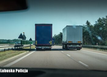 Policja sprawdza, czy kierowcy ciężarówek nie łamią zakazu wyprzedzania na drogach szybkiego ruchu Radio Zachód - Lubuskie