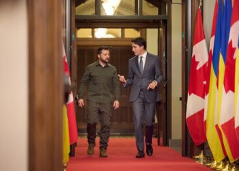 Na zdj. prezydent Ukrainy Wołodymyr Zełenski z premierem Justin Trudeau podczas wizyty w Kanadzie. Fot. PAP/EPA/UKRAINIAN PRESIDENTIAL PRESS SERVICE HANDOUT