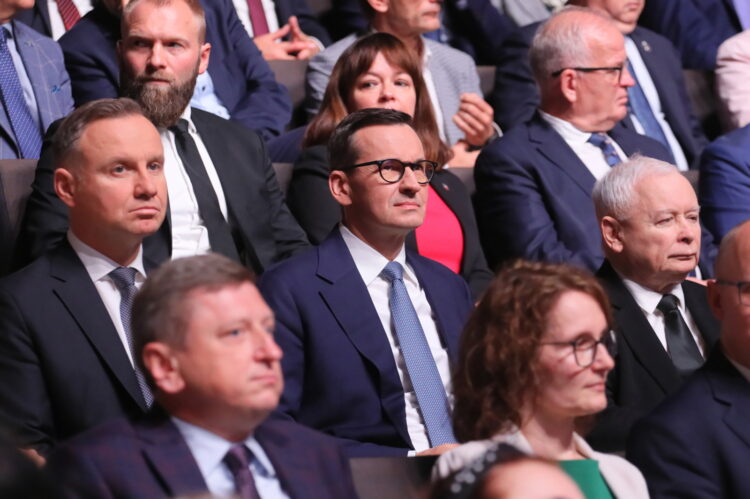Warszawa, 28.09.2023. Od lewej: prezydent Andrzej Duda, premier Mateusz Morawiecki i wicepremier, prezes PiS Jaros³aw Kaczyñski podczas uroczystoci otwarcia Muzeum Historii Polski w nowym gmachu na warszawskiej Cytadeli, 28 bm. (mr) PAP/Pawe³ Supernak