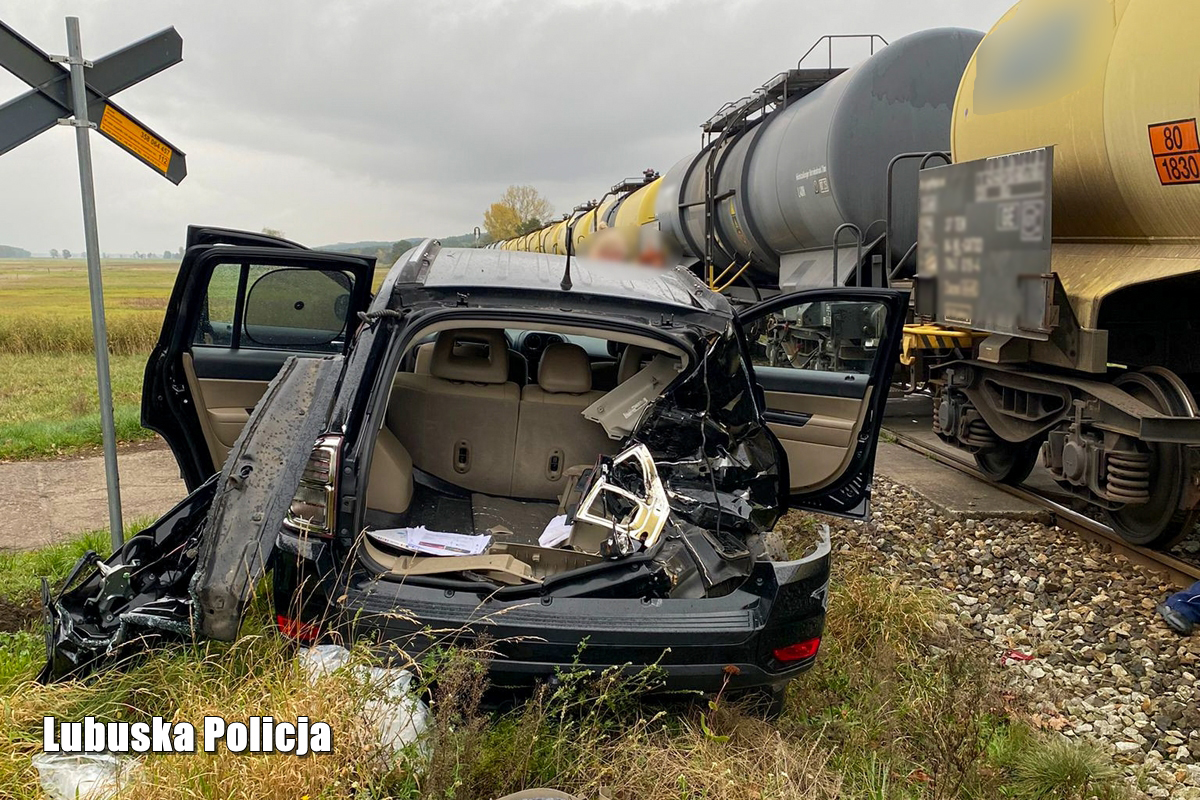 Pociąg uderzył w auto osobowe na niestrzeżonym przejeździe miedzy Połupinem a Krosnem Odrzańskim Radio Zachód - Lubuskie